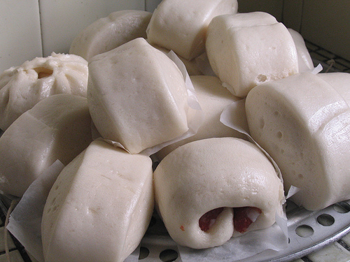 Plain white steamed mantou with no filling